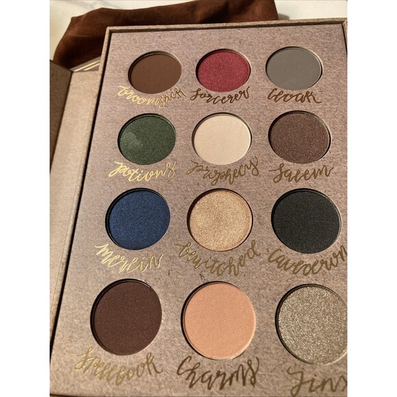 Witchcraft & Storybook Cosmetics Eyeshadow Palette New in Box Book - Picture 2 of 8